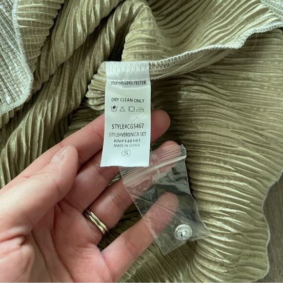 New Buddy Love Silver Metallic Pleated Button Down Blouse - Picture 6 of 6